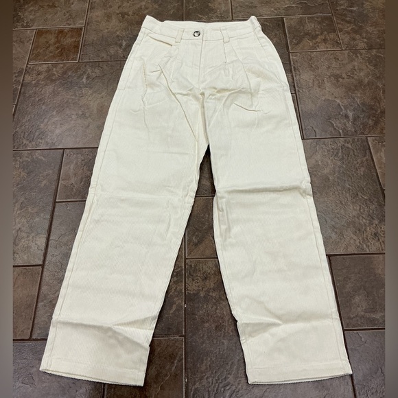 ๐2/$18๐ Ladies Cream Corduroy Pants - Picture 1 of 3
